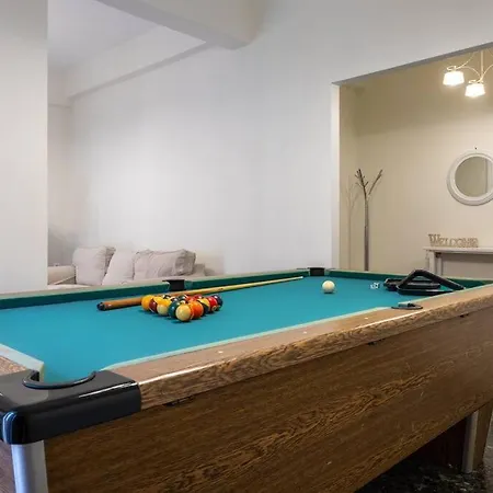 Billiard Apartment *
